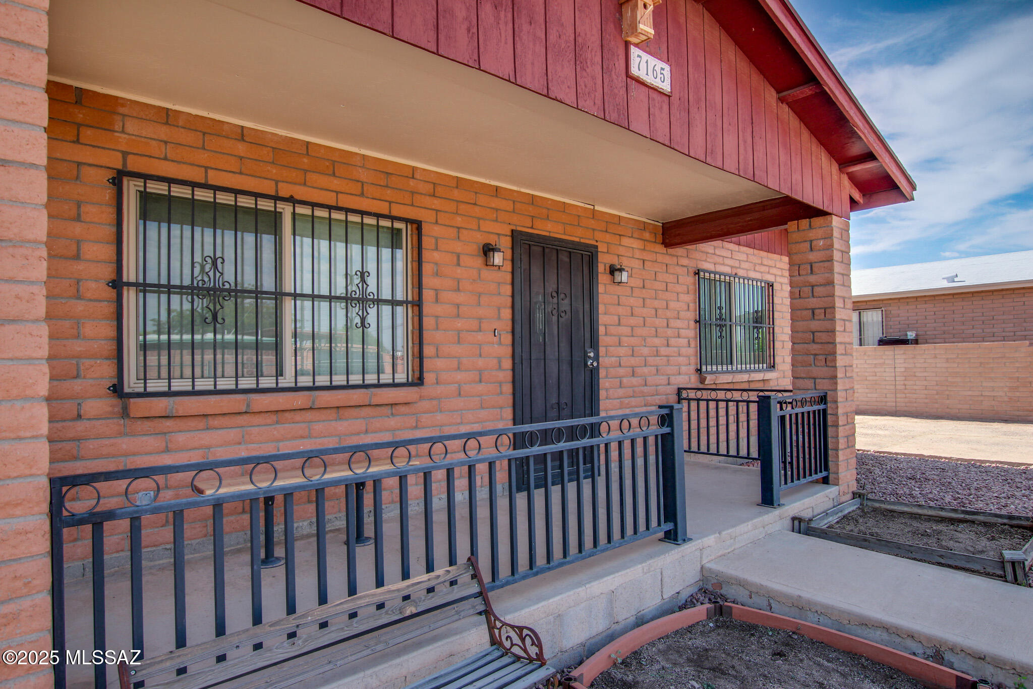 7165 S Geronimo Avenue