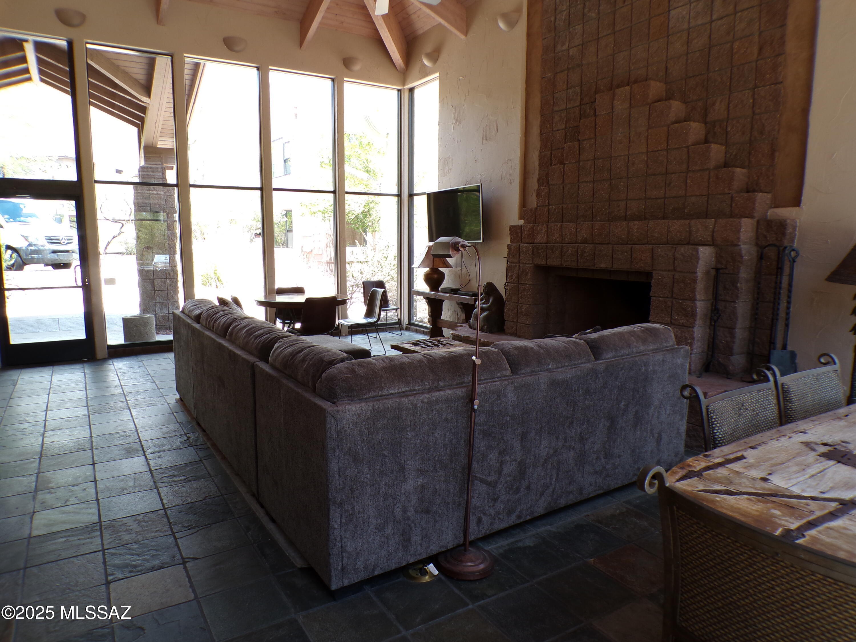 6655 N Canyon Crest Drive 19201