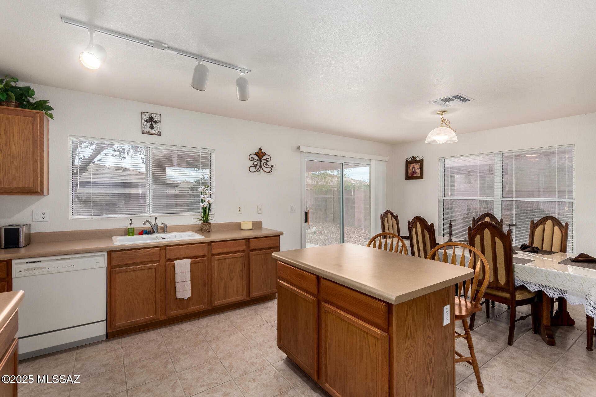 7612 W Gold Rock Place