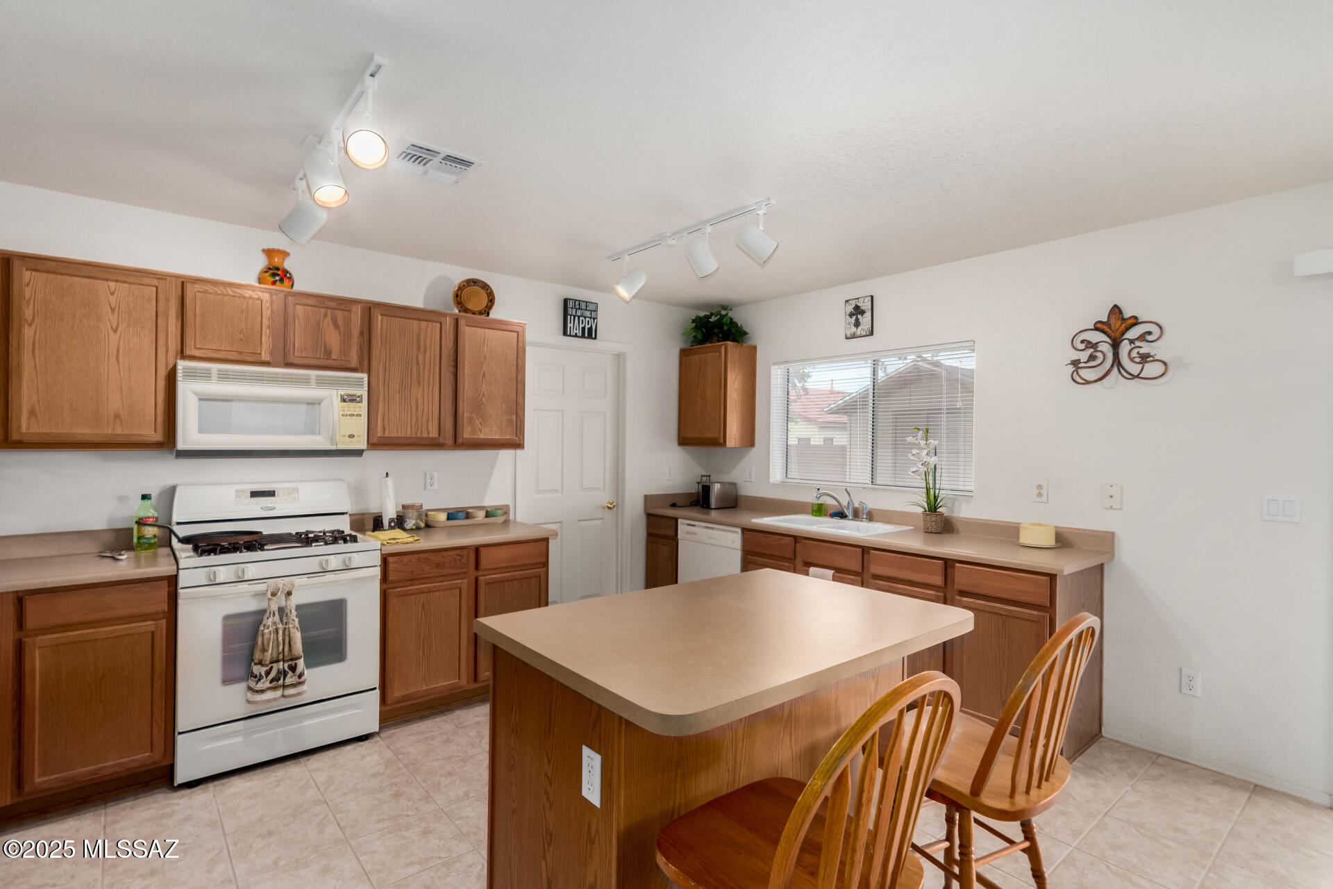 7612 W Gold Rock Place