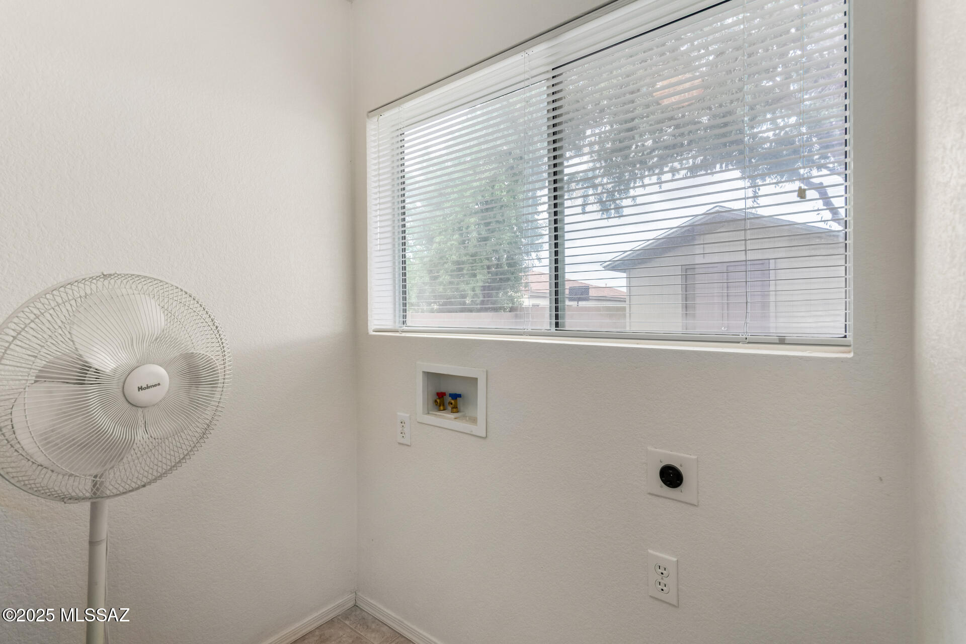 7612 W Gold Rock Place