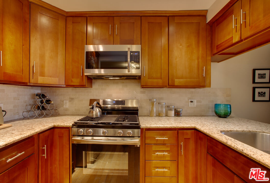 950 N Kings Rd Unit: 218