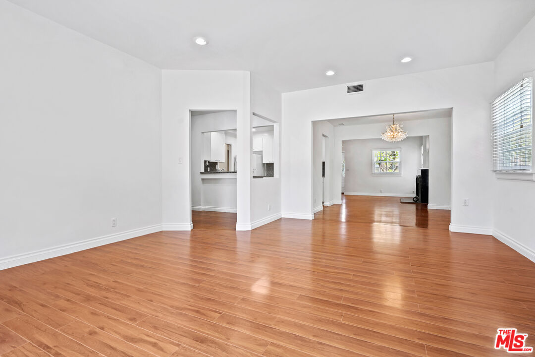 2126 Kerwood Ave