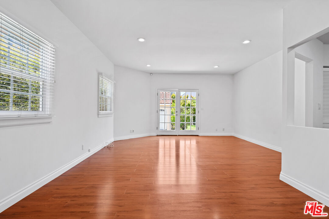 2126 Kerwood Ave