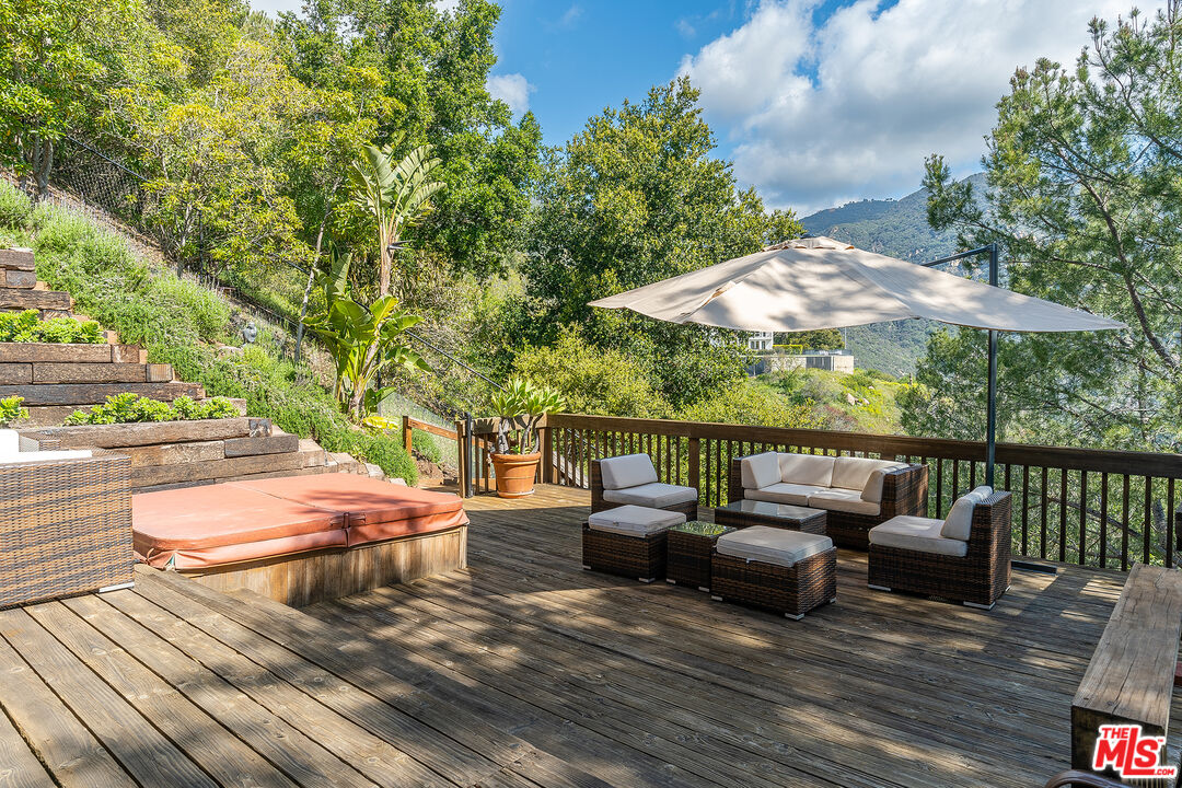 2382 Live Oak Meadows Rd