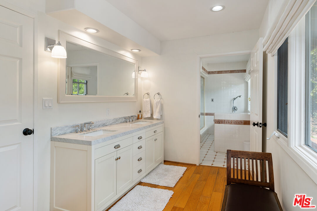 2382 Live Oak Meadows Rd