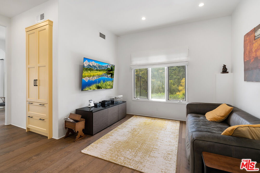 2382 Live Oak Meadows Rd