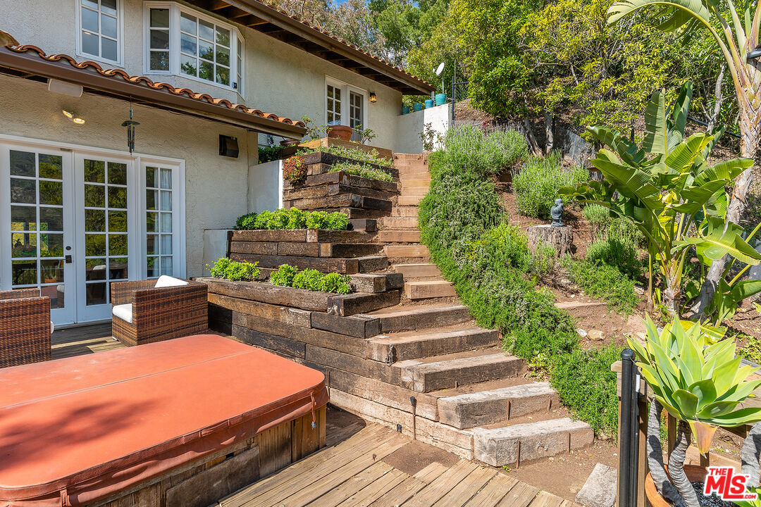2382 Live Oak Meadows Rd