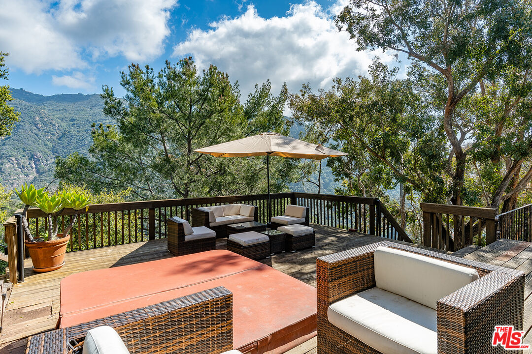 2382 Live Oak Meadows Rd