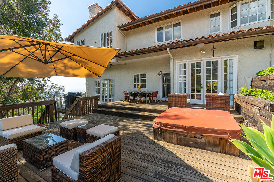 2382 Live Oak Meadows Rd