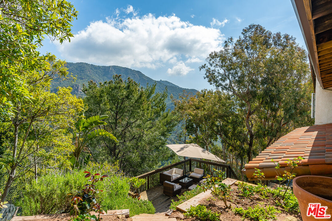 2382 Live Oak Meadows Rd