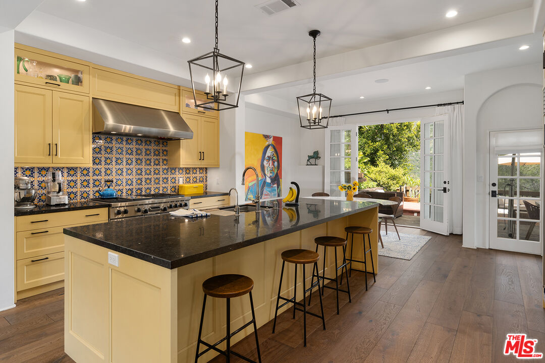 2382 Live Oak Meadows Rd