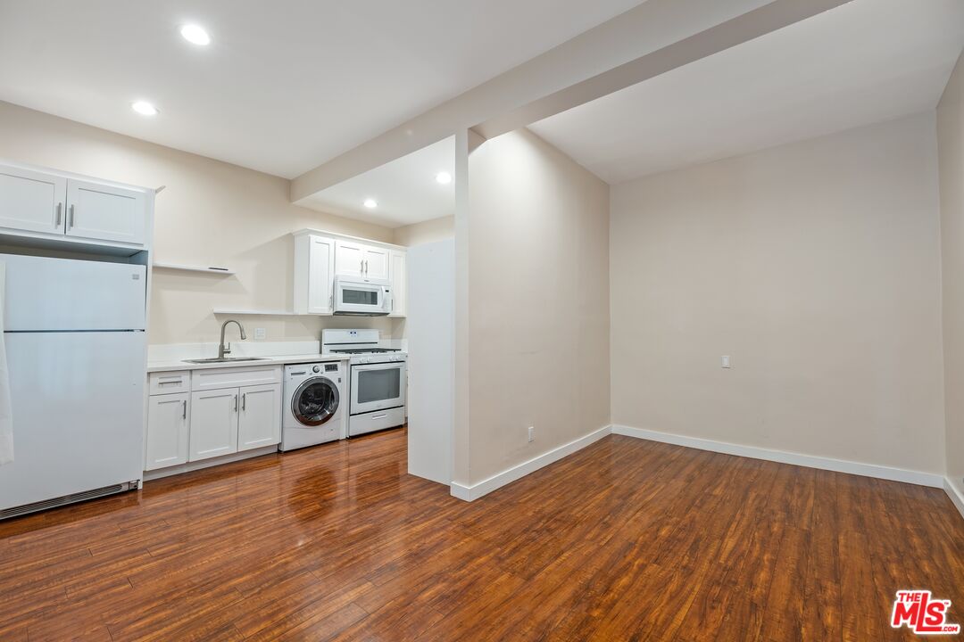 1115 N Beverly Glen