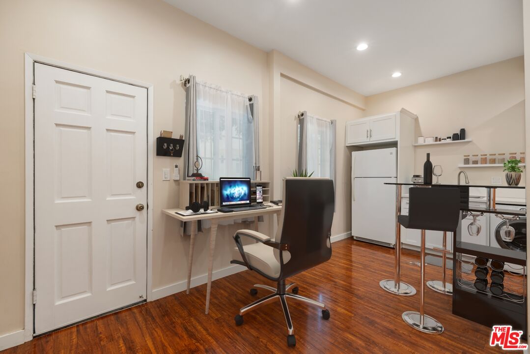 1115 N Beverly Glen