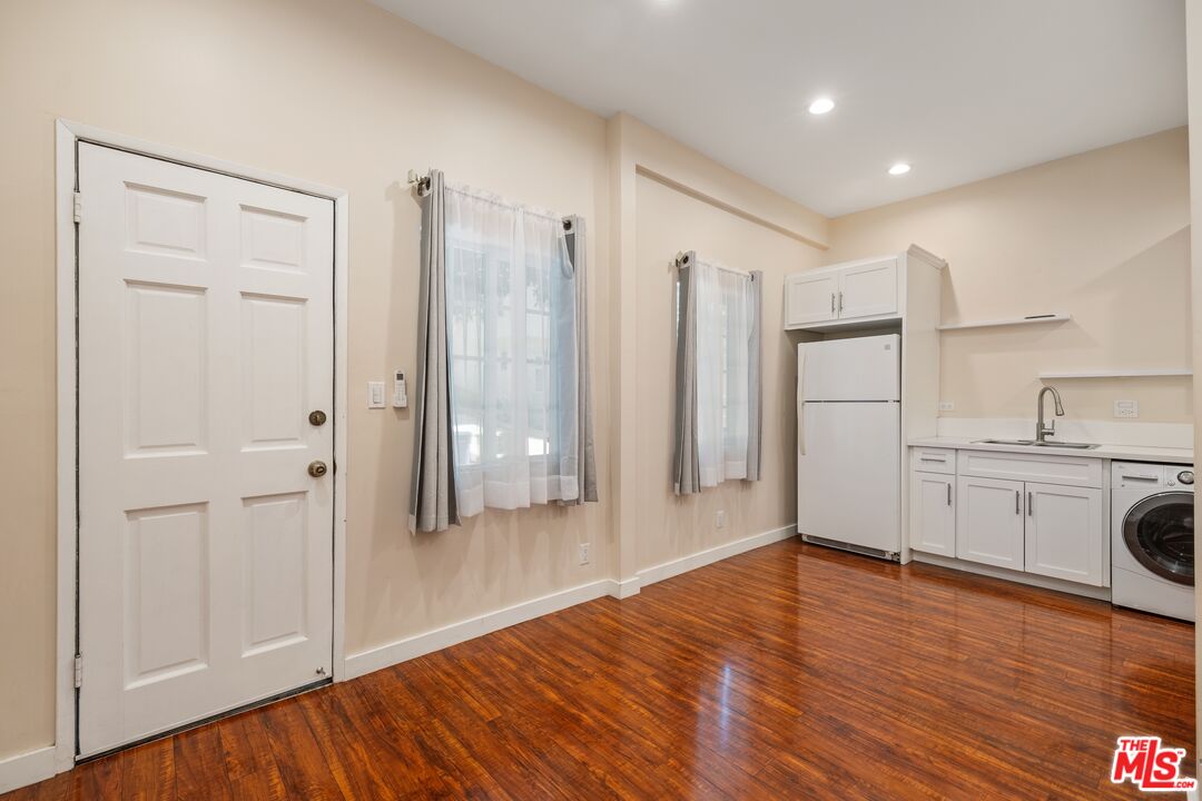 1115 N Beverly Glen