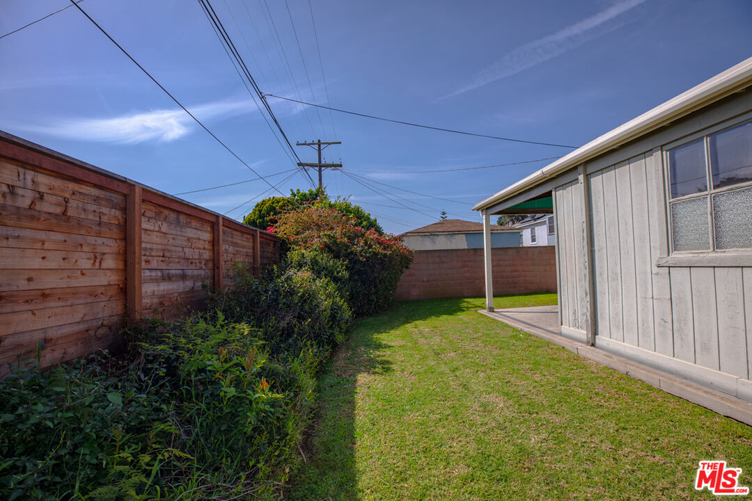 8112 Holy Cross Pl