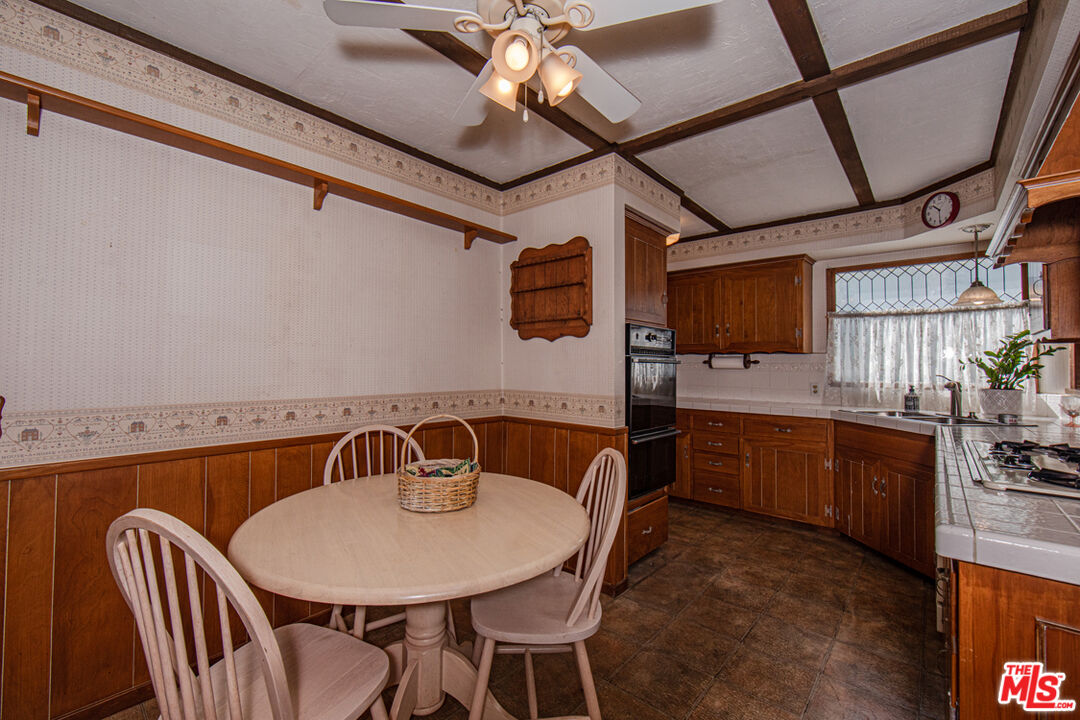 8112 Holy Cross Pl