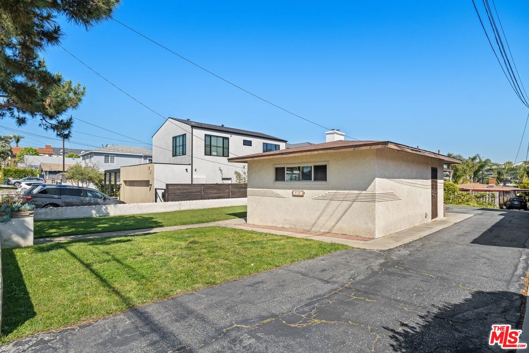 631 W Pine Ave