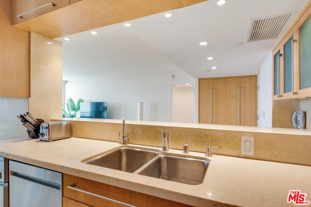 201 Ocean Ave Unit: 703B