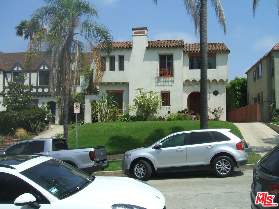 1122 S Tremaine Ave