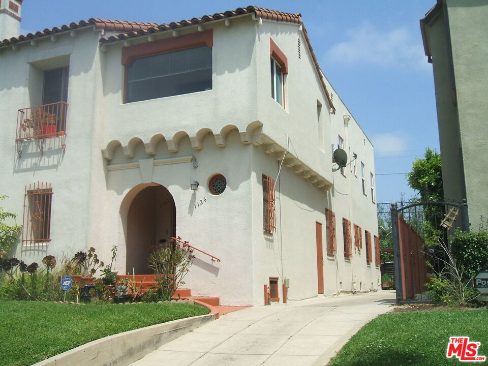 1122 S Tremaine Ave