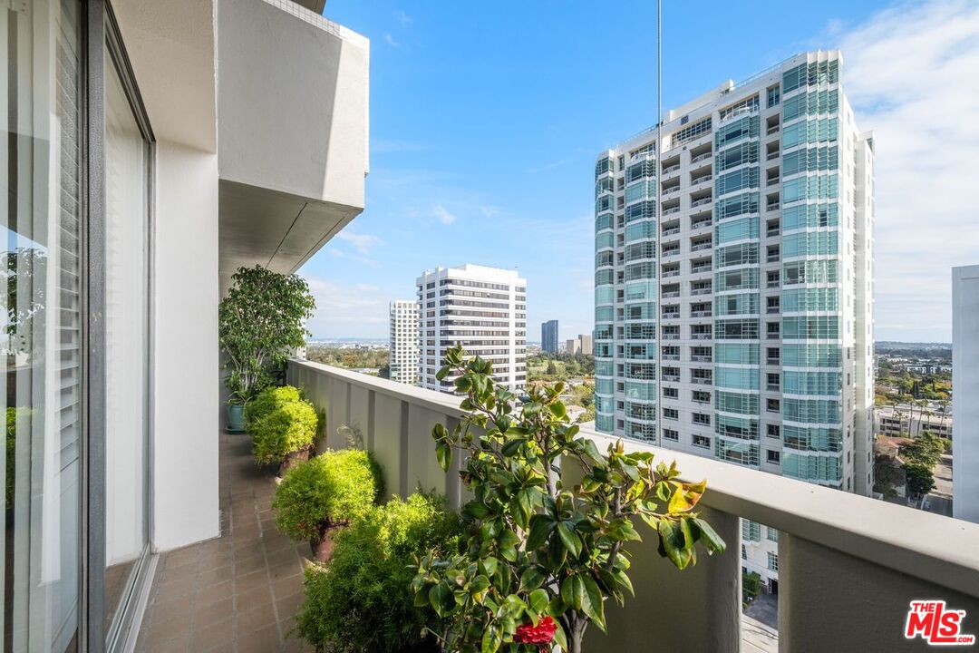 10375 Wilshire Blvd Unit: 11F