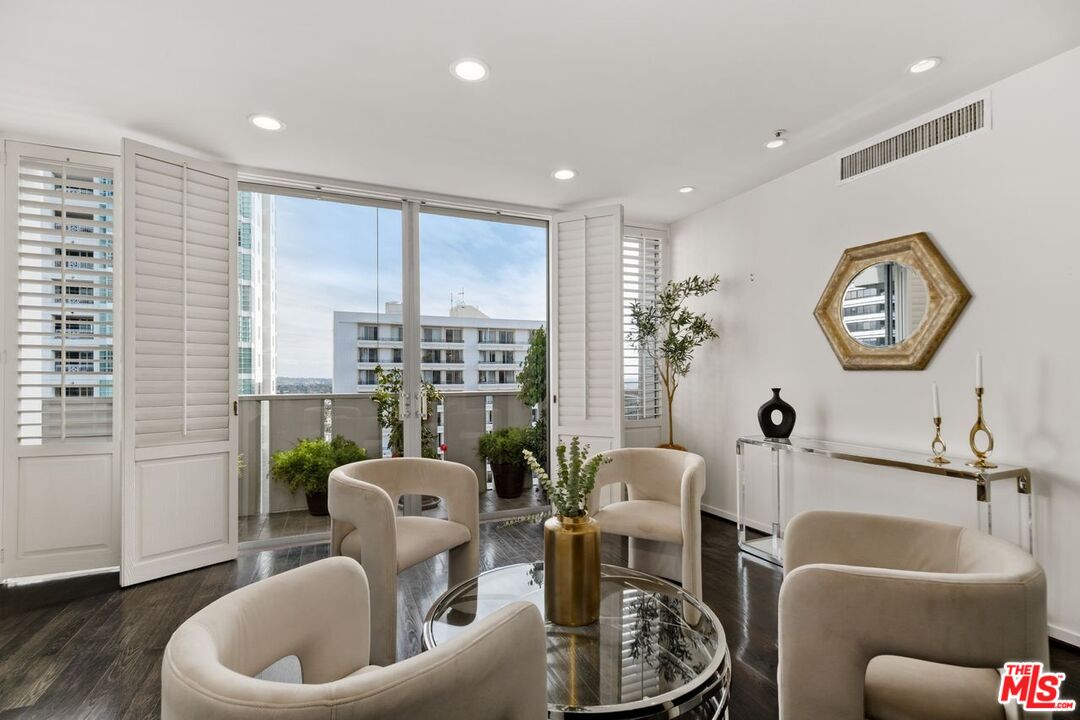 10375 Wilshire Blvd Unit: 11F