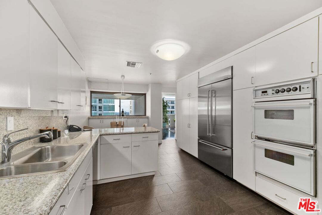 10375 Wilshire Blvd Unit: 11F