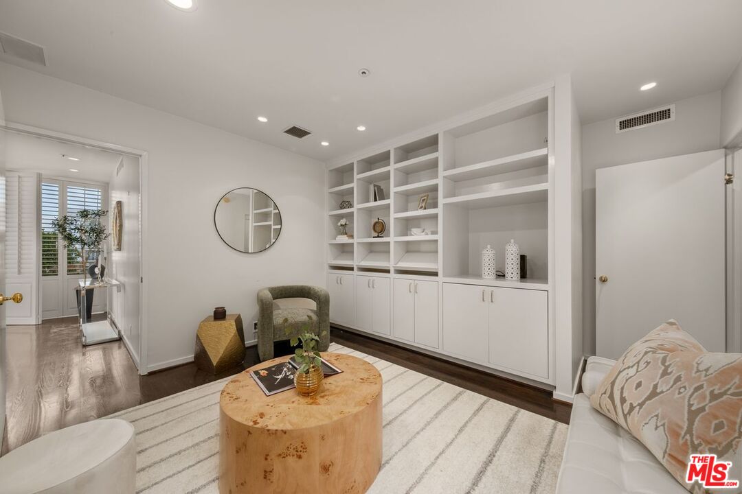 10375 Wilshire Blvd Unit: 11F