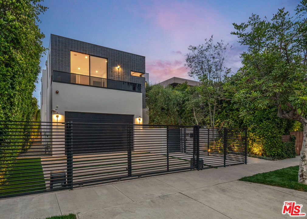 534 N La Jolla Ave