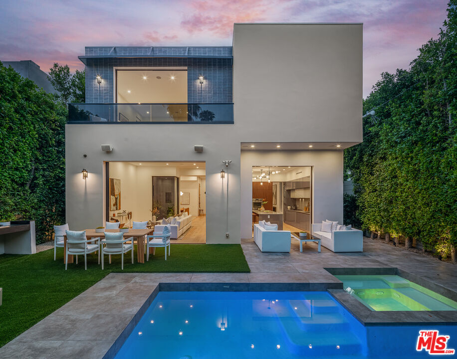 534 N La Jolla Ave