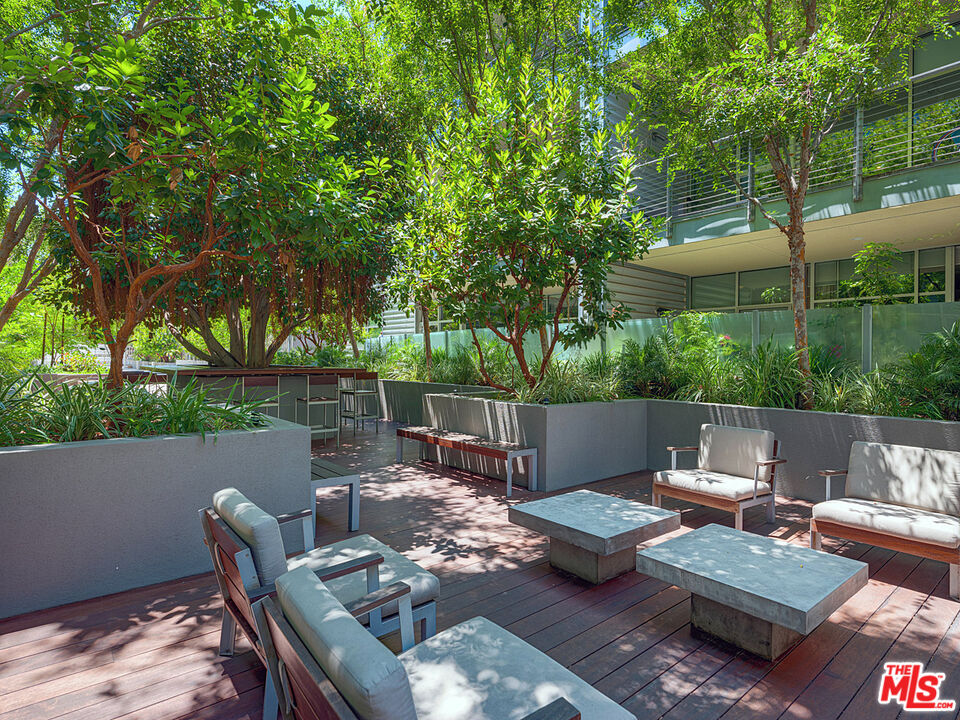 4080 Glencoe Ave Unit: 211