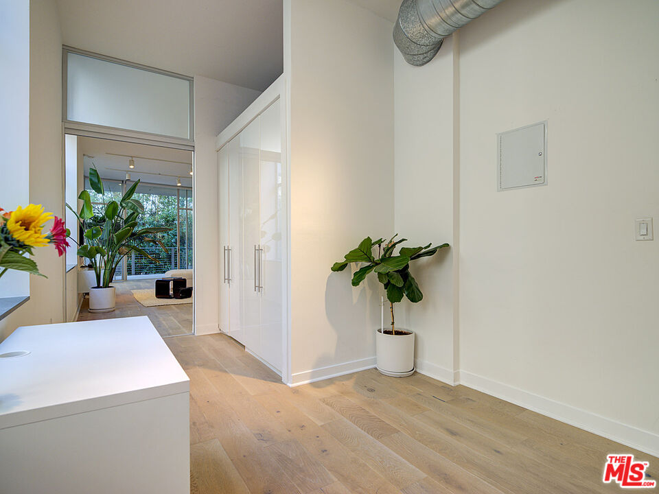 4080 Glencoe Ave Unit: 211