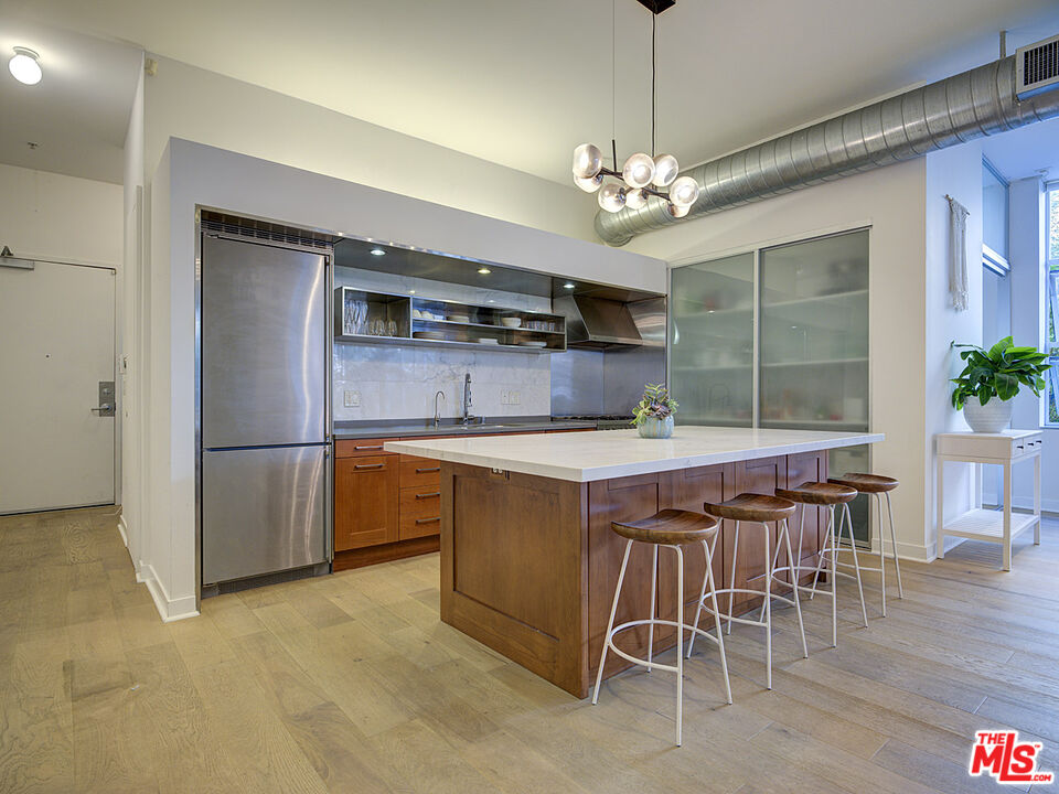 4080 Glencoe Ave Unit: 211