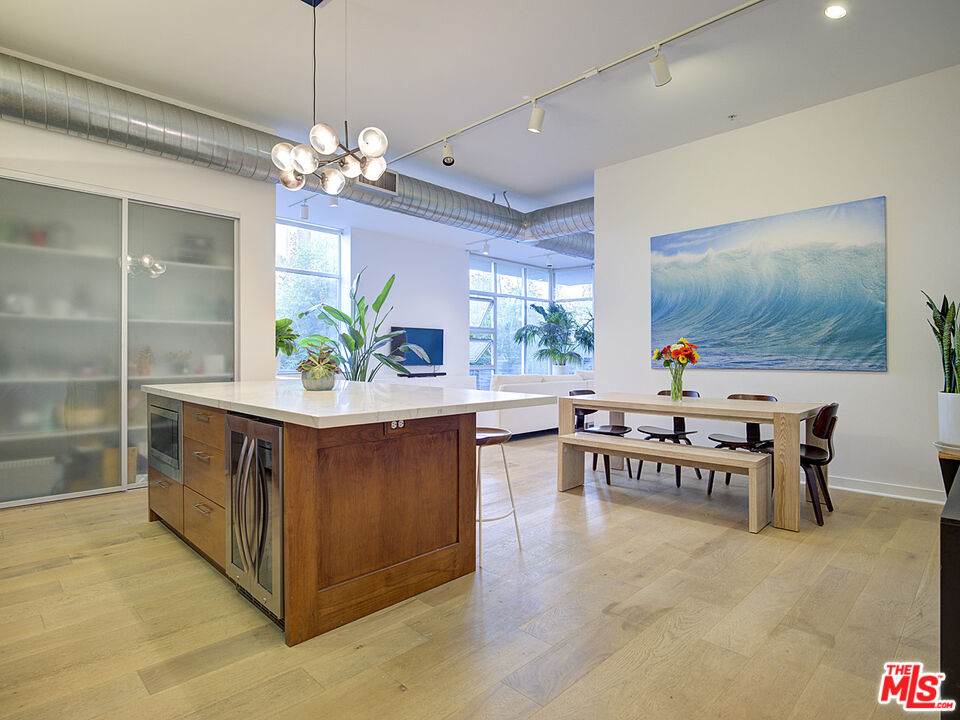 4080 Glencoe Ave Unit: 211