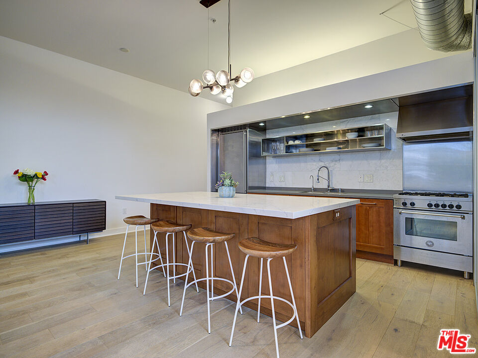 4080 Glencoe Ave Unit: 211