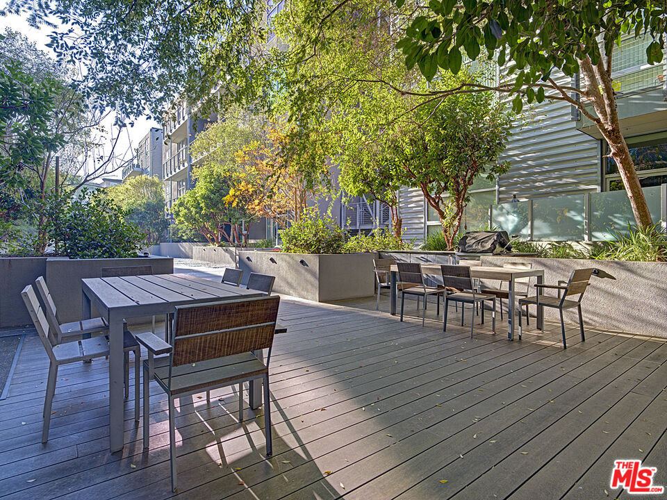 4080 Glencoe Ave Unit: 211