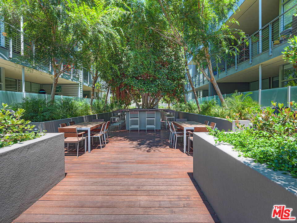 4080 Glencoe Ave Unit: 211