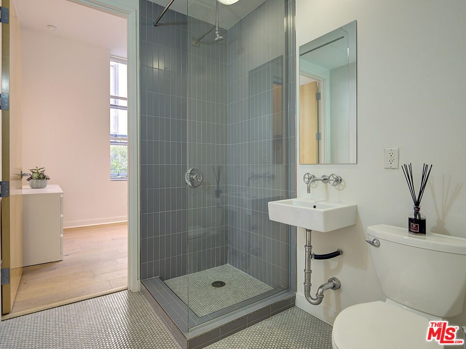 4080 Glencoe Ave Unit: 211