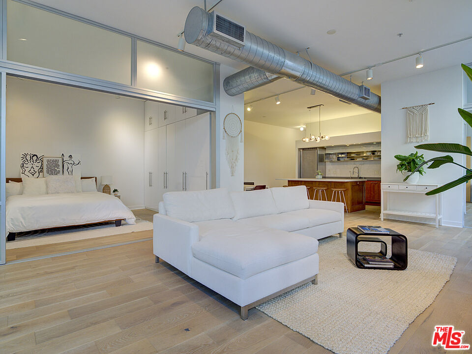 4080 Glencoe Ave Unit: 211