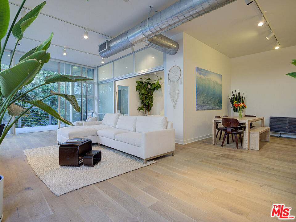 4080 Glencoe Ave Unit: 211