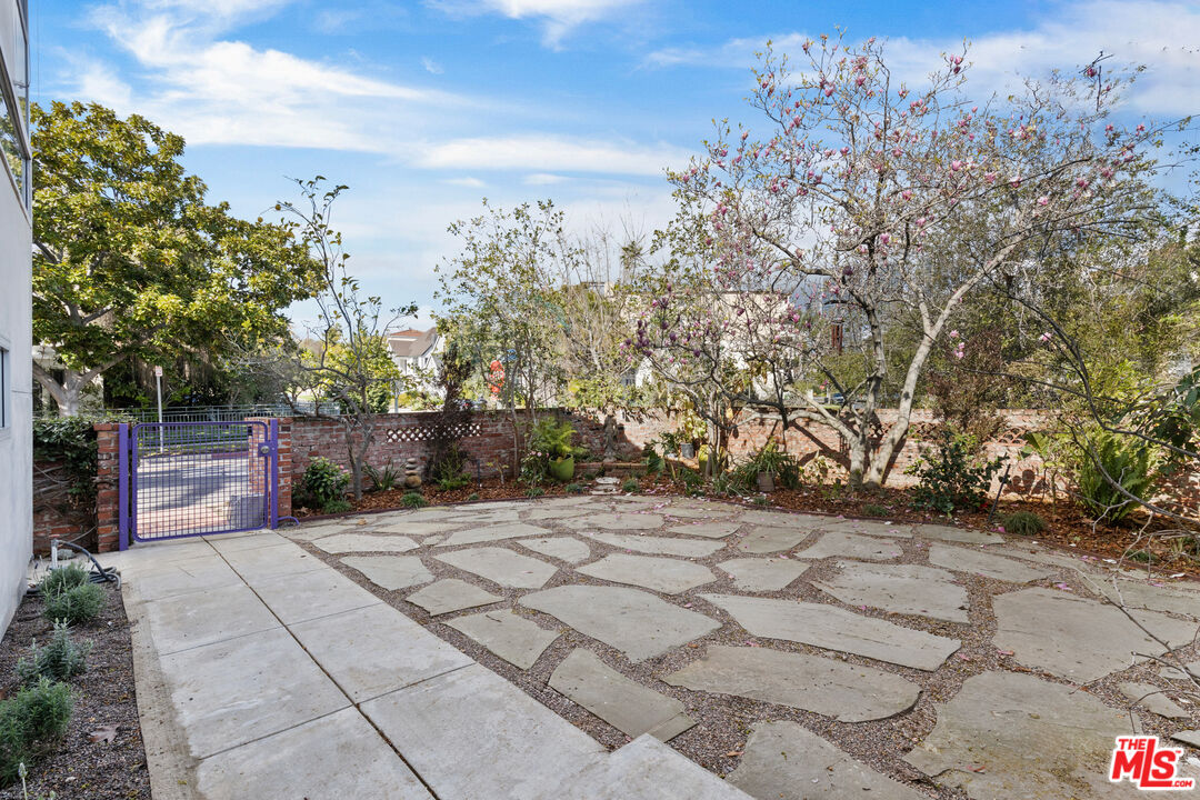 2153 Linnington Ave
