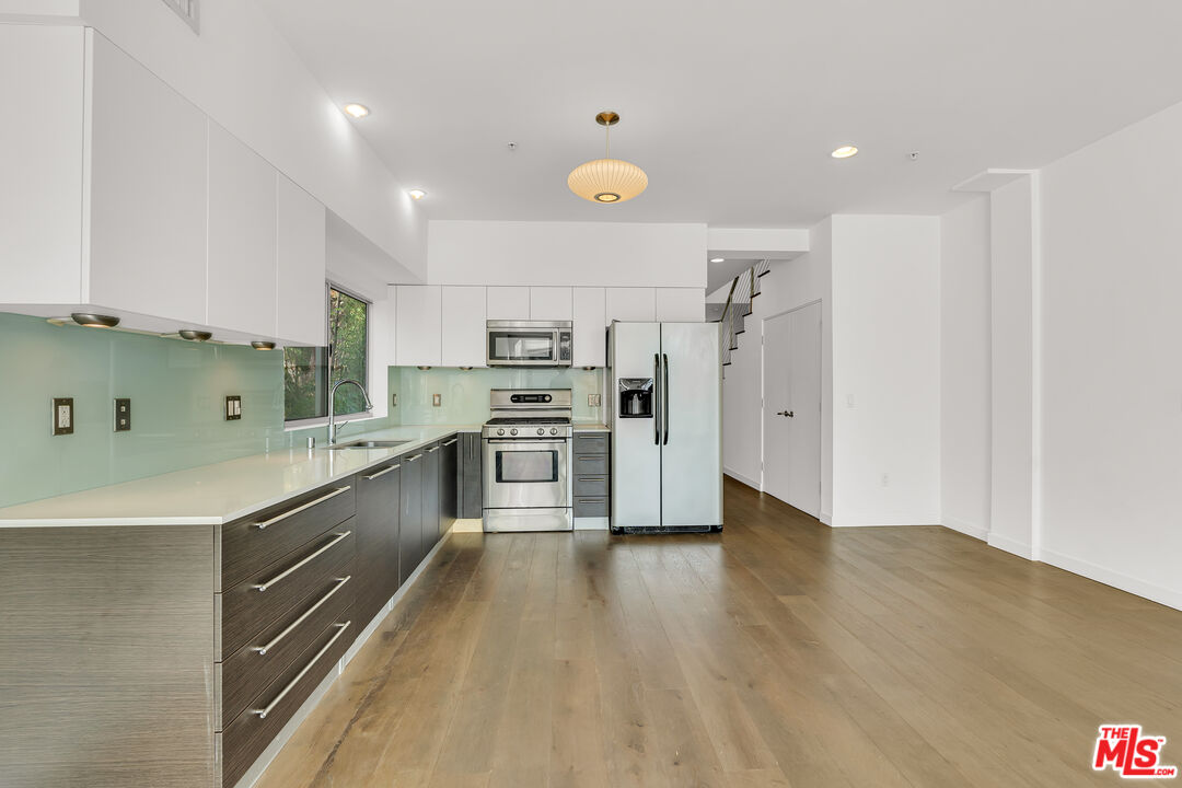 6683 Franklin Ave Unit: 6