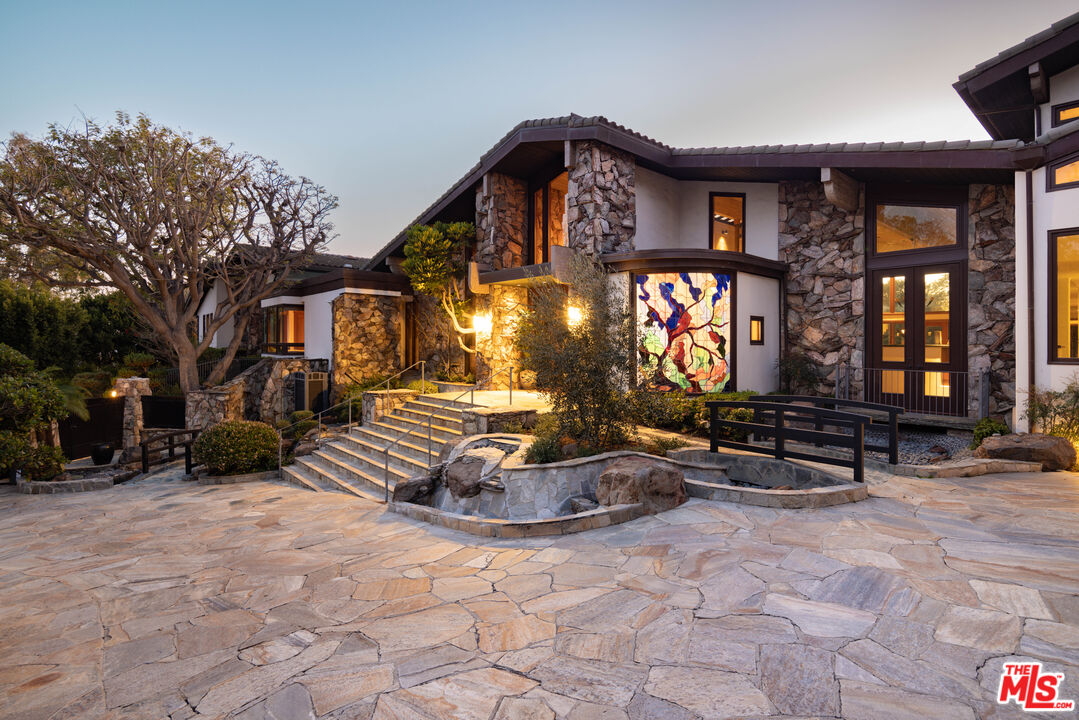 1160 Shadow Hill Way