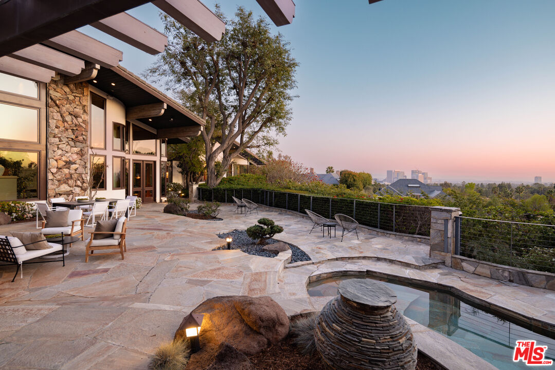 1160 Shadow Hill Way