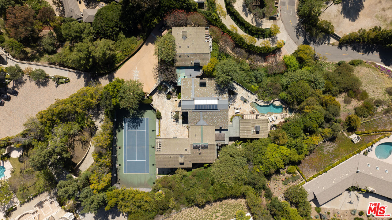 1160 Shadow Hill Way