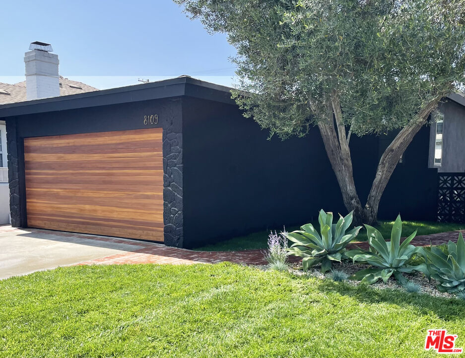 8109 Regis Way