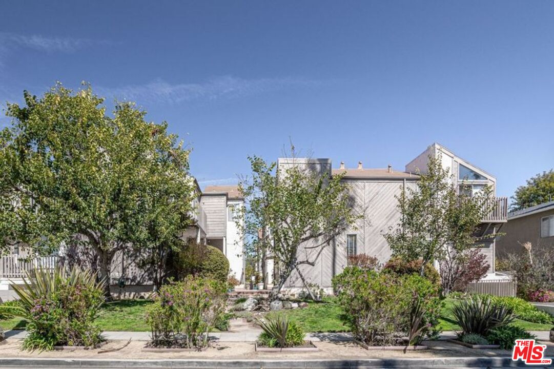 945 21st St Unit: 12