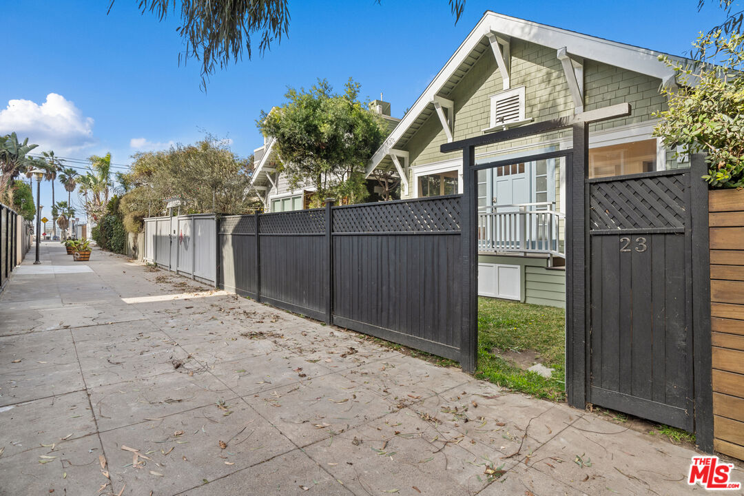 23 20Th Ave