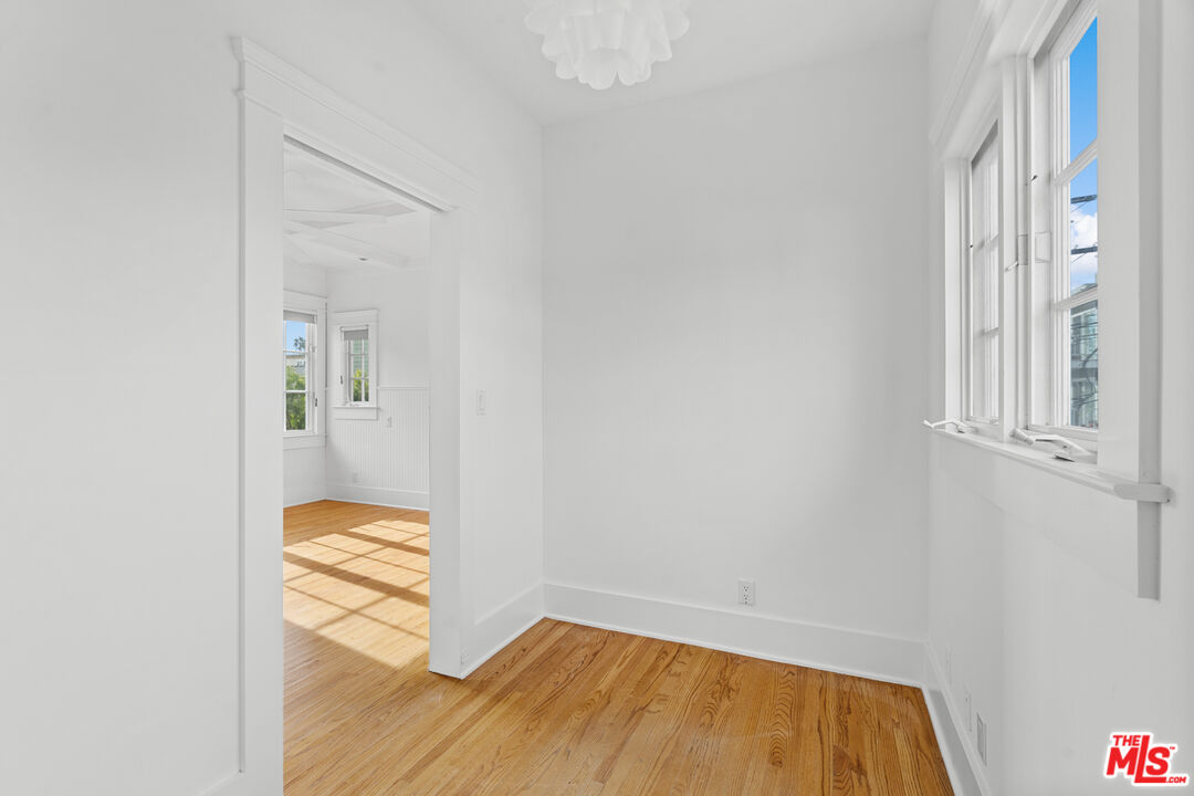 23 20Th Ave